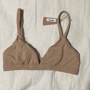 SKIMS FITS EVERYBODY TRIANGLE BRALETTE